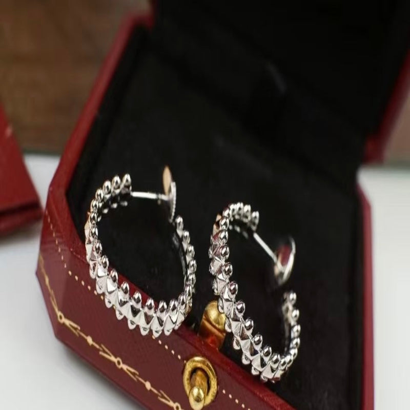 V gold 18K earrings