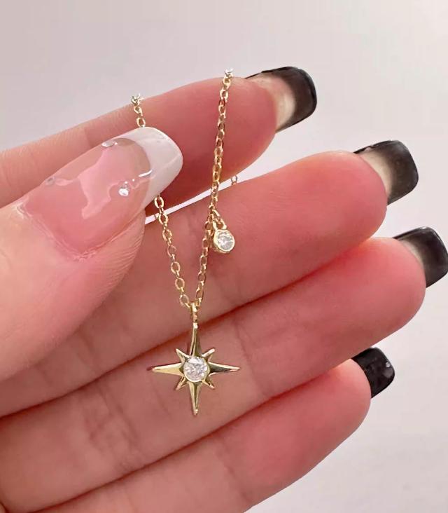 Collar CrownJewel con estrella de seis puntas de moissanita y cadena de clavícula de plata de ley S925.