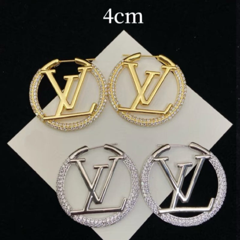 Hoop earrings with diamonds