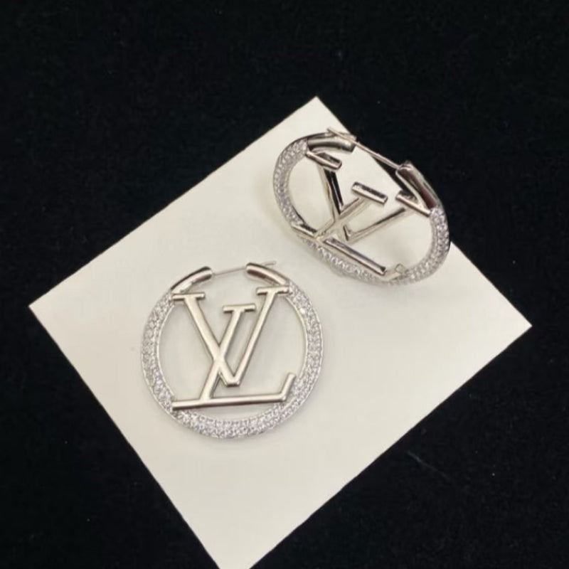 Hoop earrings with diamonds