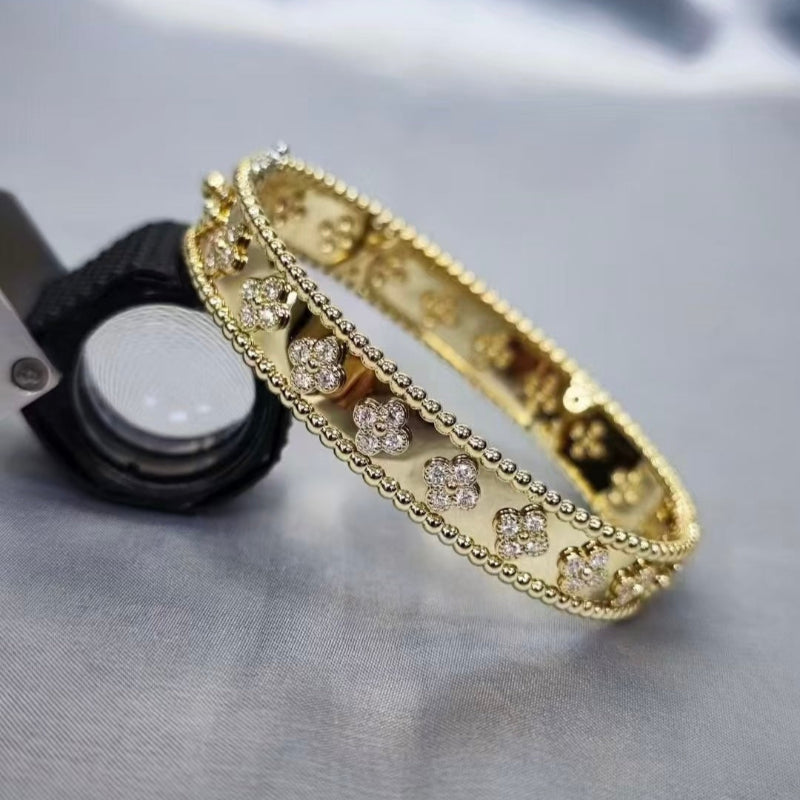 Clovers bracelet medium model diamond