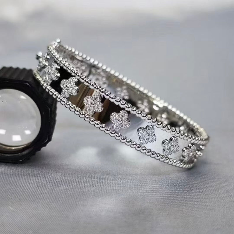 Clovers bracelet medium model diamond