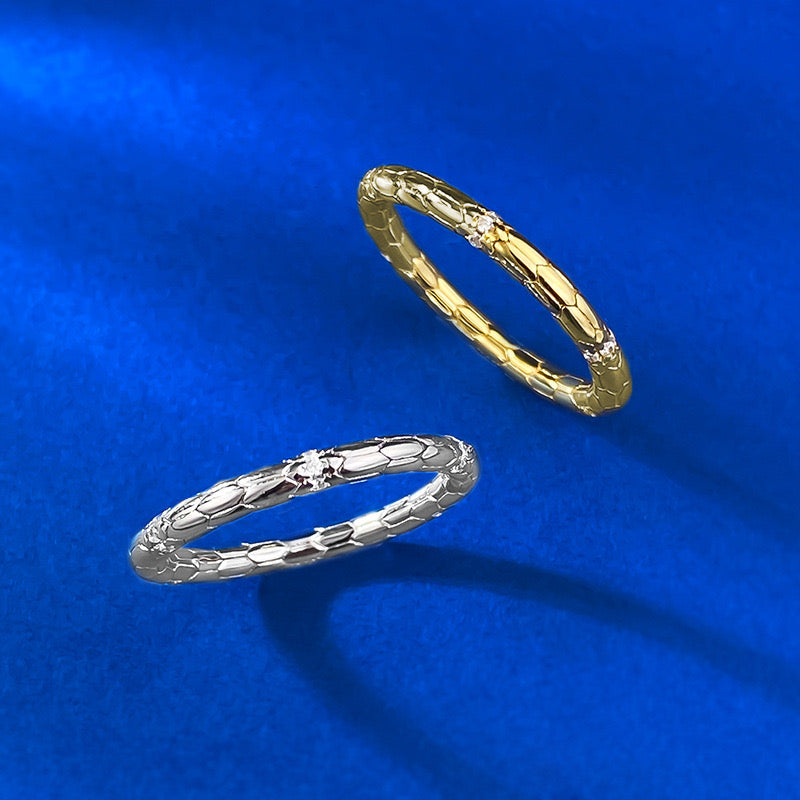 Anillo CrownJewel en plata de ley 925, sencillo y versátil.