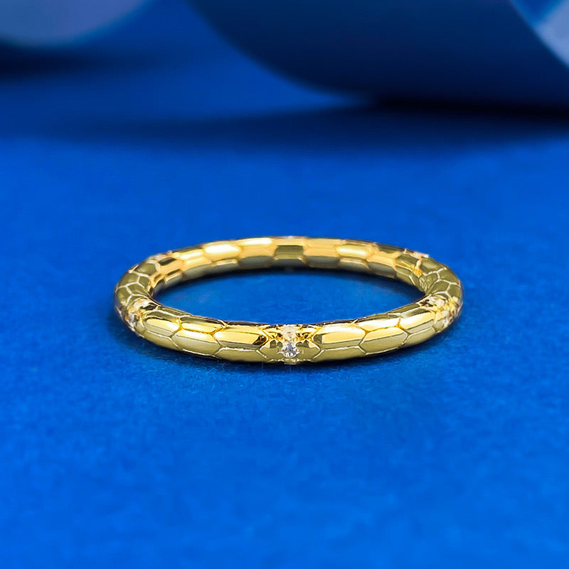Anillo CrownJewel en plata de ley 925, sencillo y versátil.