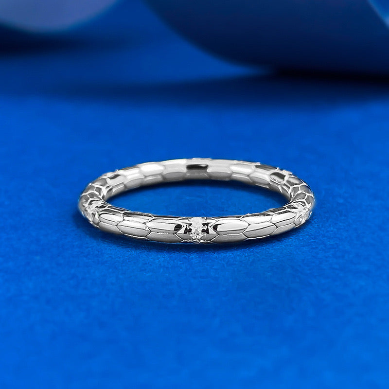Anillo CrownJewel en plata de ley 925, sencillo y versátil.