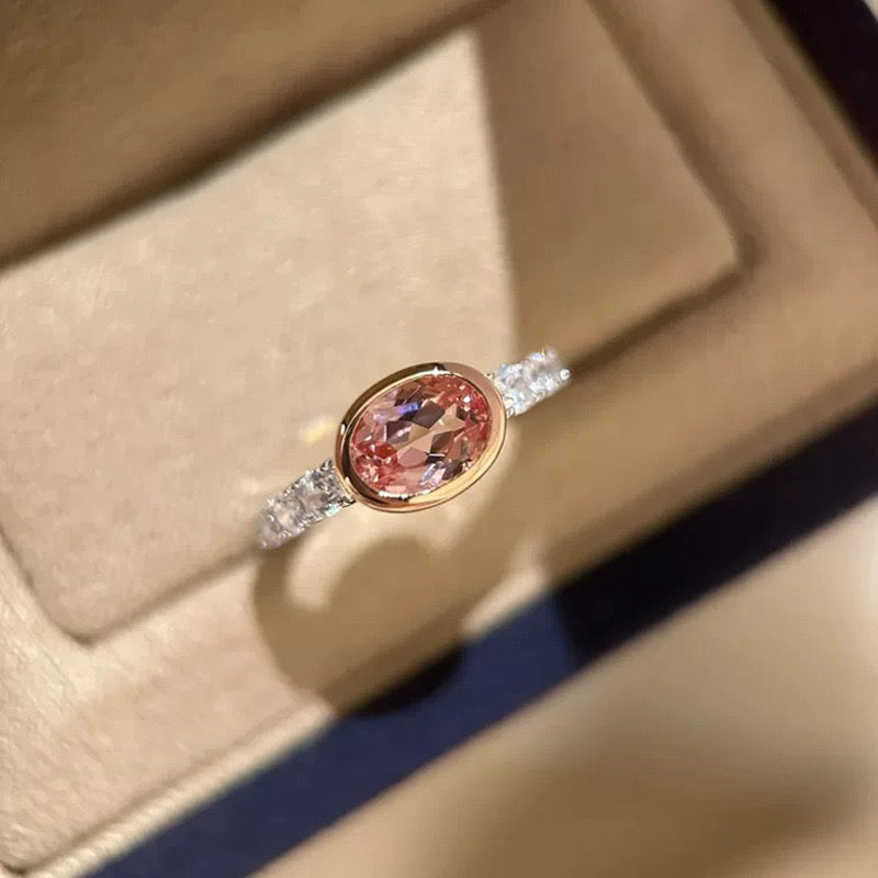 Anillo ovalado de plata de ley 925 con zafiro rosa melocotón de 5 x 7 mm de CrownJewel