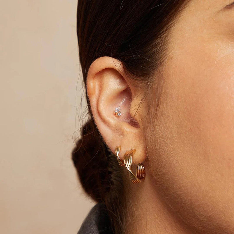 Pendientes CrownJewel de plata de ley 925 con cruz de cuatro líneas y rayas