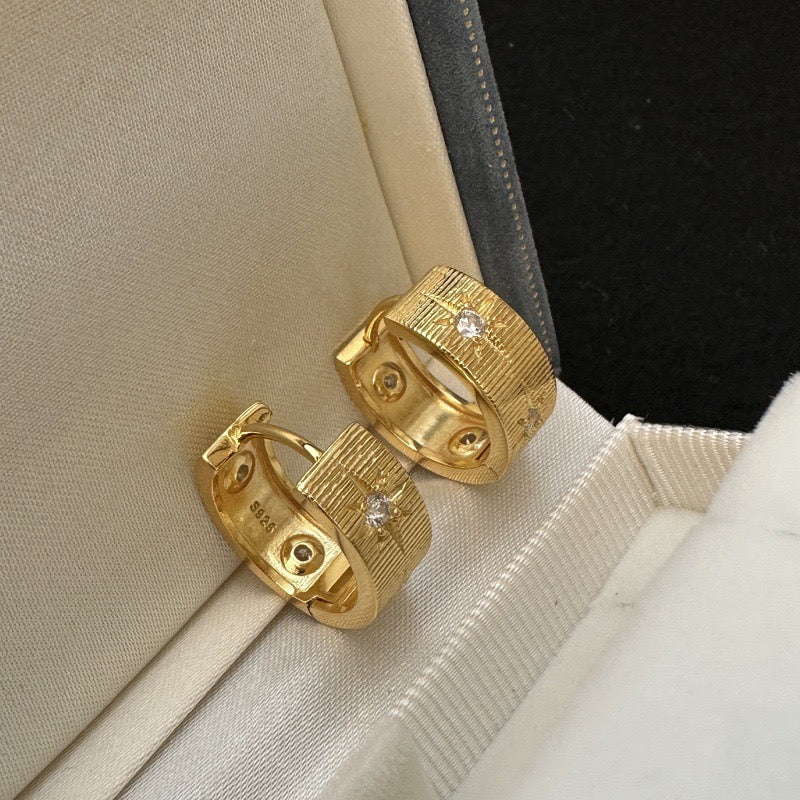 Pendientes CrownJewel de plata de ley 925 con rayas de estrella de seis puntas