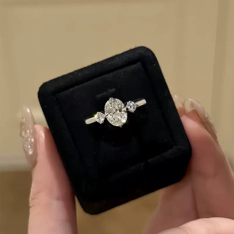 Anillo de diamantes ovalado de 7*9 mm en plata de ley