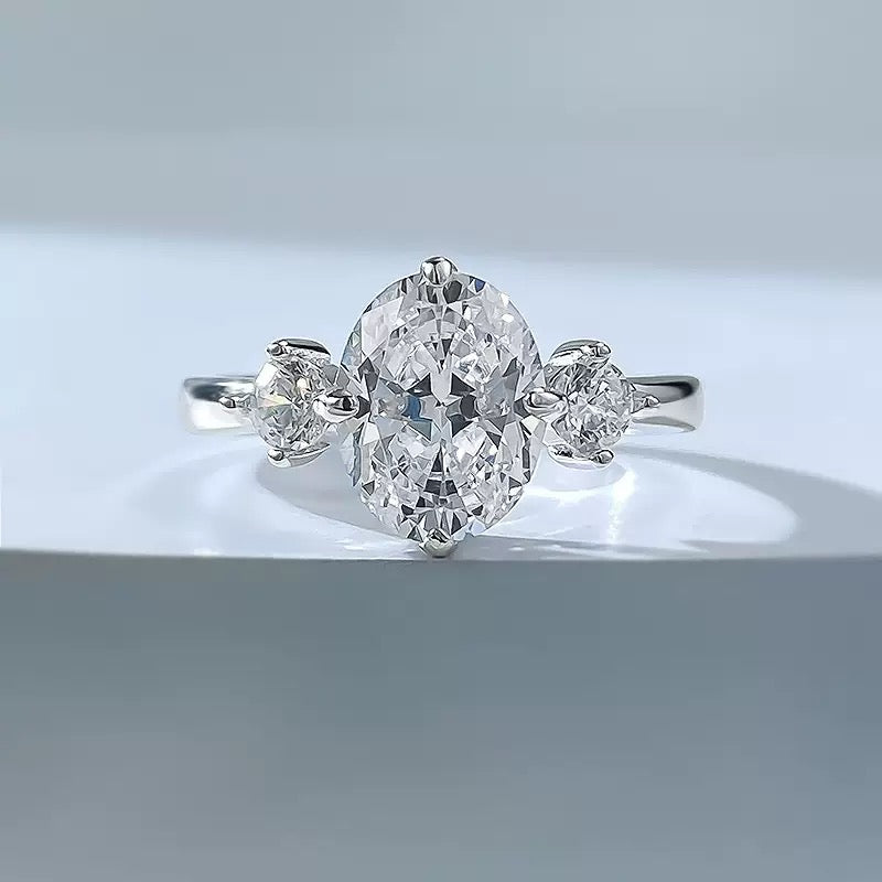 Anillo de diamantes ovalado de 7*9 mm en plata de ley