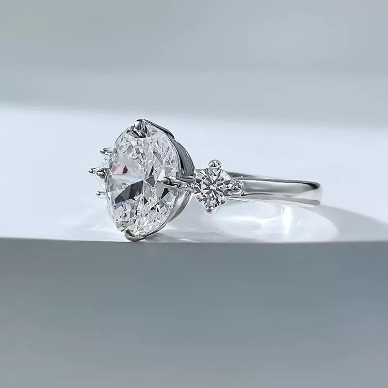 Anillo de diamantes ovalado de 7*9 mm en plata de ley