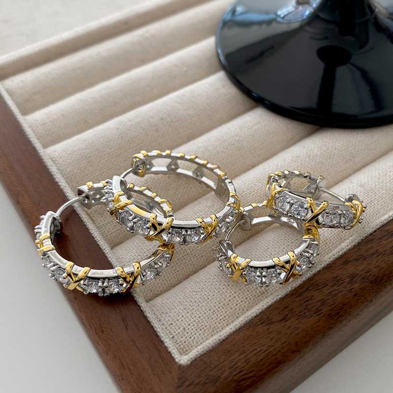 Narrow Earrings Dainty Multitone Gold Stud Earrings Delicate 16-Tone T-Motif