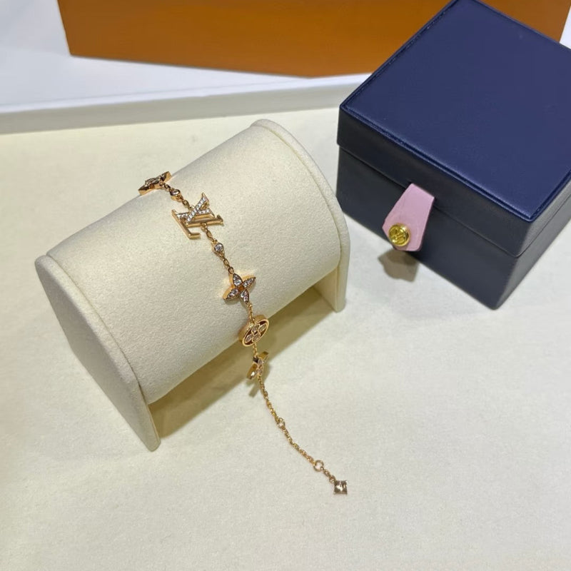 Idylle Blossom Bracelet with Diamonds