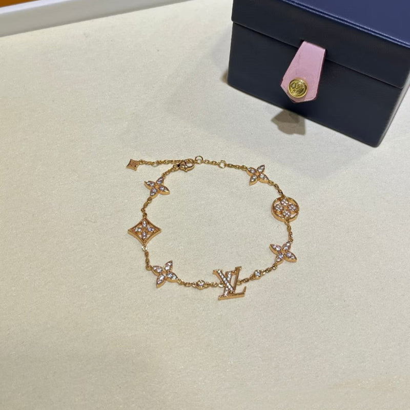 Idylle Blossom Bracelet with Diamonds