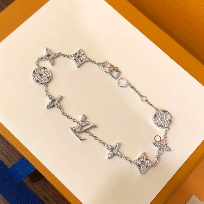 Idylle Blossom Bracelet with Diamonds