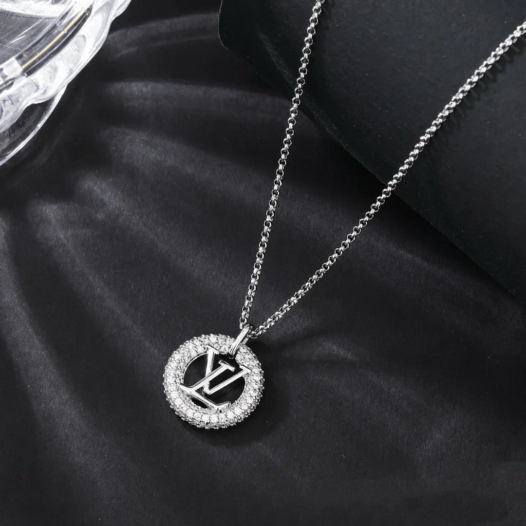 Louise by Night necklace with diamonds