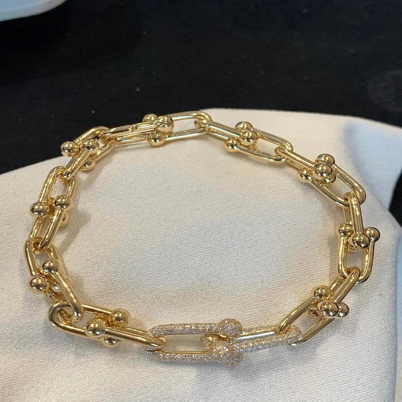 Medium link bracelet with diamond
