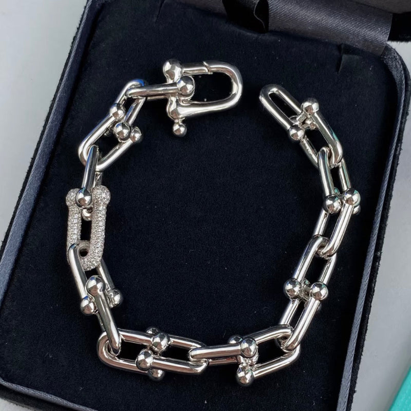 Medium link bracelet with diamond