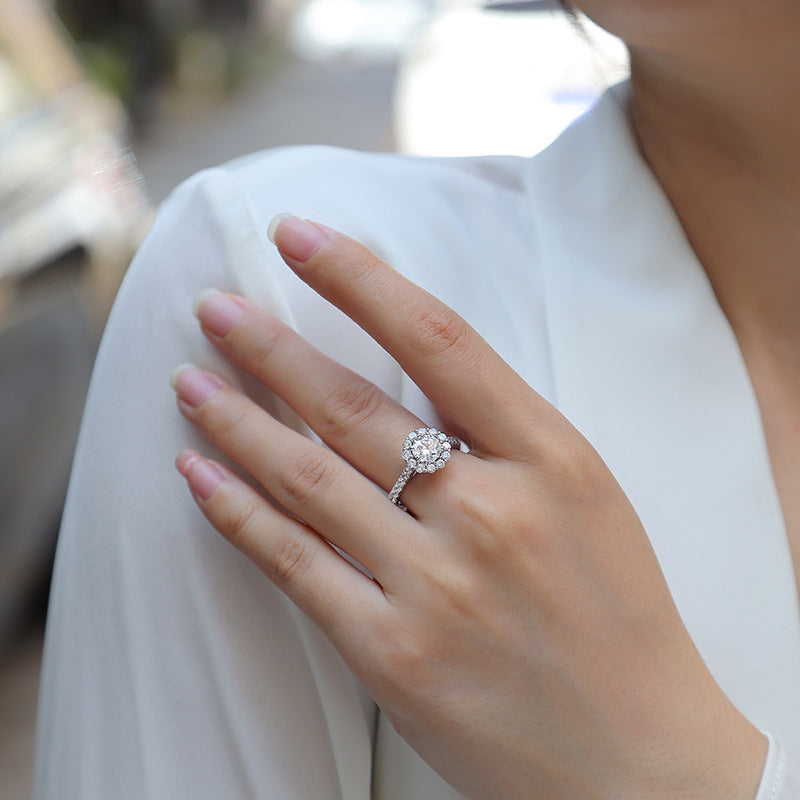 Anillo CrownJewel de plata de ley con moissanita y diamantes de 1 quilate