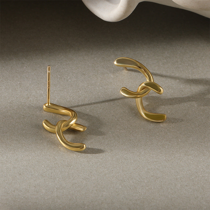 Pendientes de doble C retro irregulares en plata de ley CrownJewel