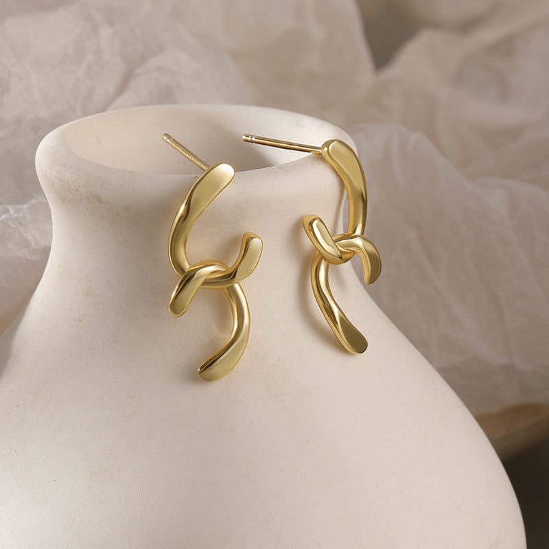 Pendientes de doble C retro irregulares en plata de ley CrownJewel