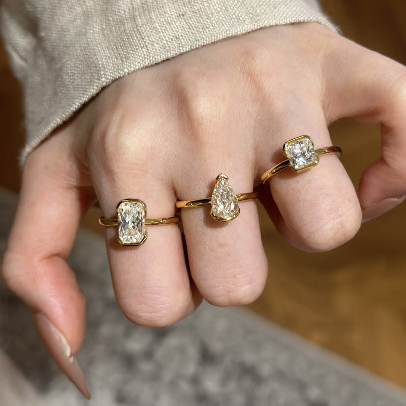Anillo de diamantes cuadrados CrownJewel
