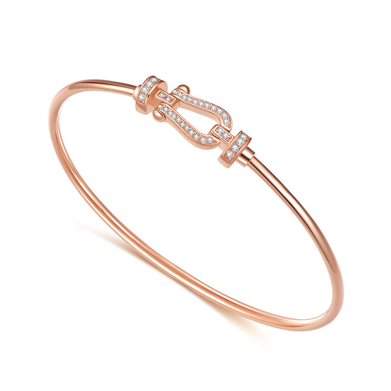 Pulsera CrownJewel Premium con hebilla de herradura en plata de ley S925, chapada en oro grueso de 18 quilates.