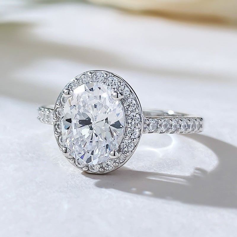 Anillo de diamantes de alto carbono con diseño de huevo de paloma ovalado de plata CrownJewel de 7 x 9 pulgadas