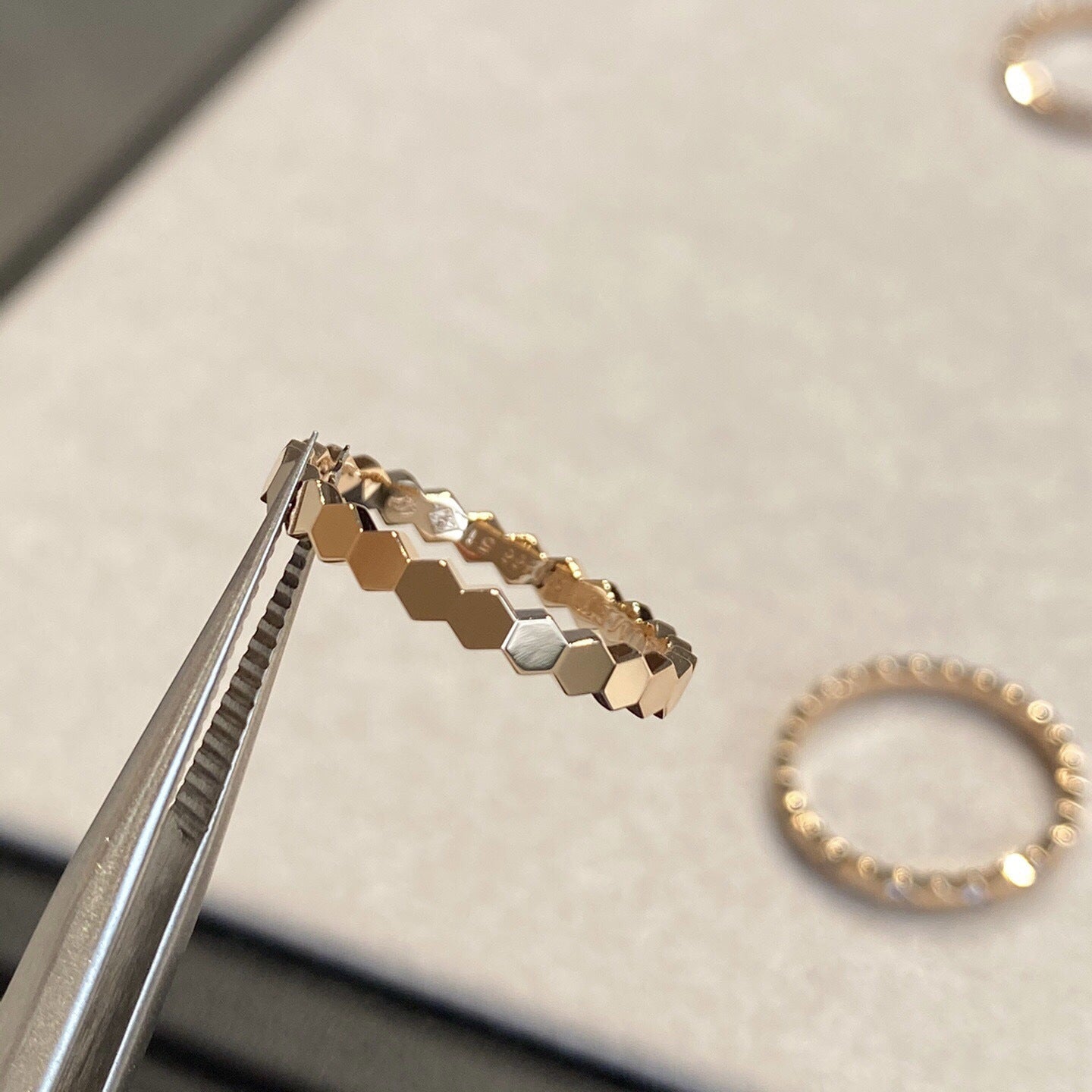 Anillo de panal CrownJewel con diamantes de 18 quilates