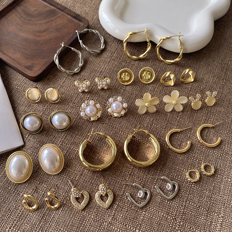 Surprise mystery box event, including four sets of Jewelry, necklace, bracelet, ring and earrings