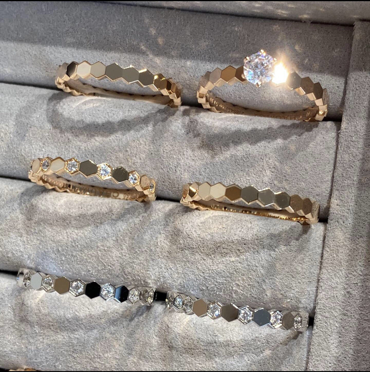 Anillo de panal CrownJewel con diamantes de 18 quilates
