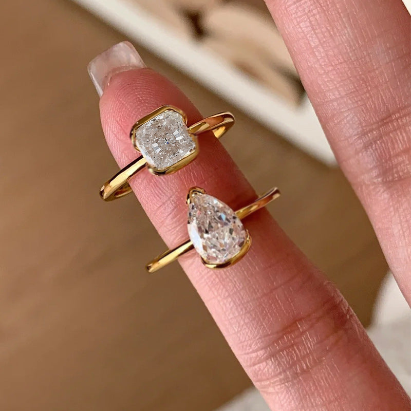Anillo de diamantes cuadrados CrownJewel