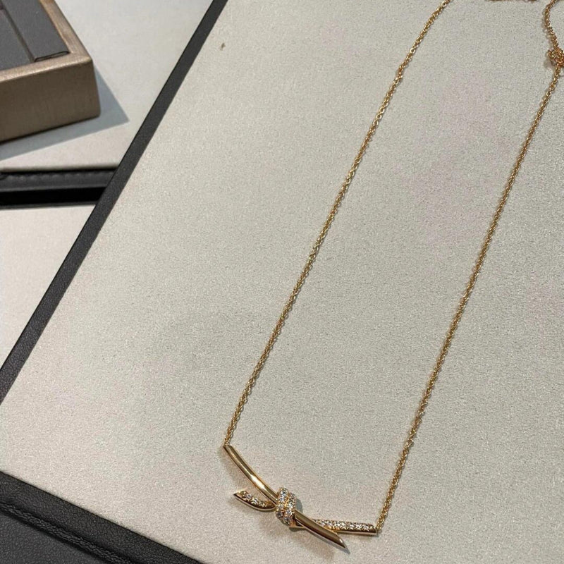 V gold 18K high version KNOT diamond necklace