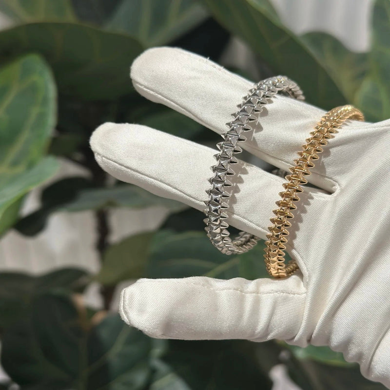V gold bracelet diamond medium model