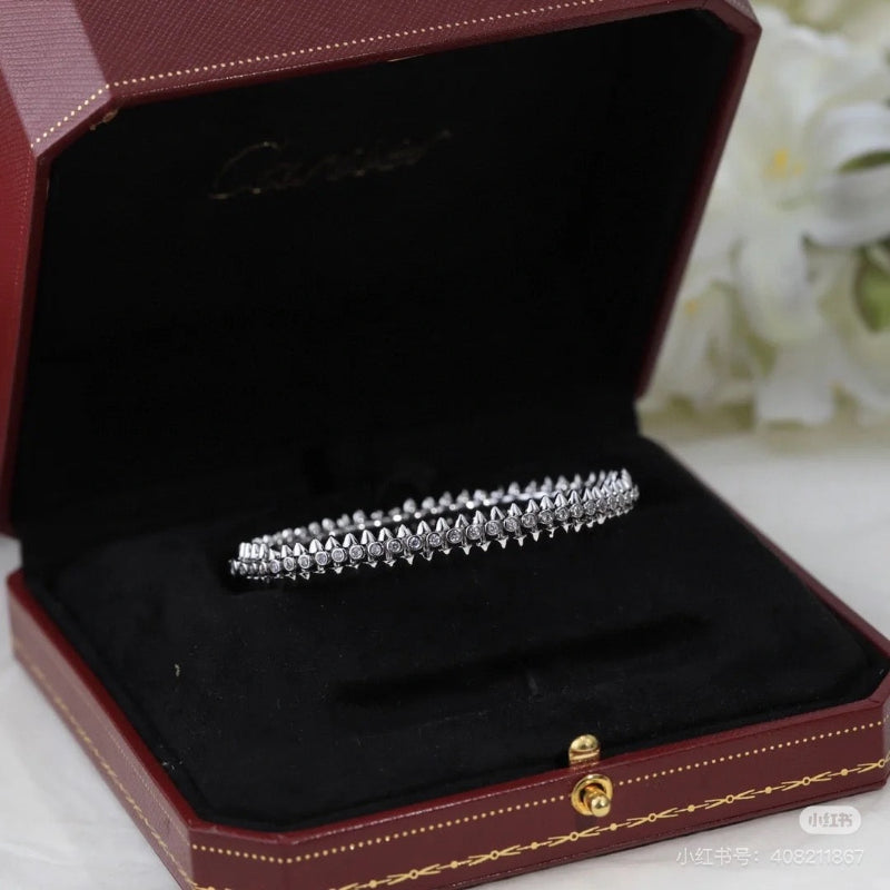 V gold bracelet diamond medium model