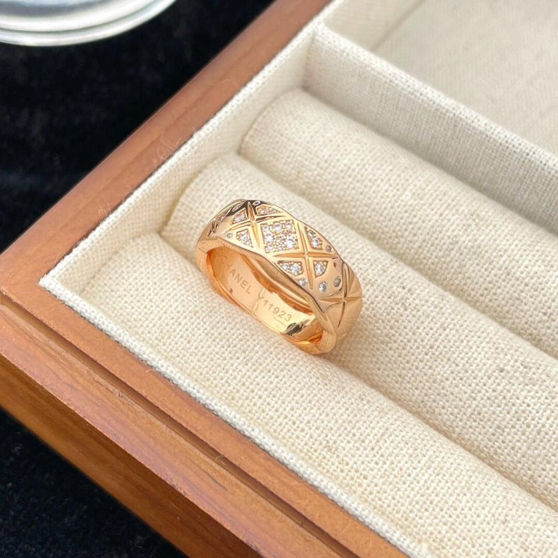 beige gold COCO quilted diamond ring