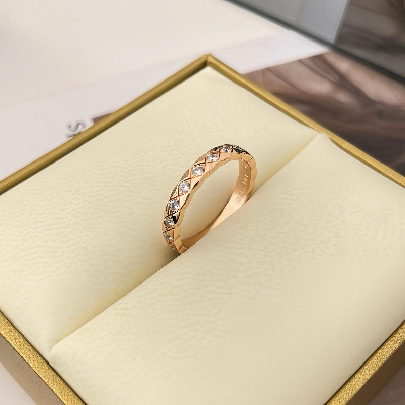 rose gold COCO quilted diamond ring mini band