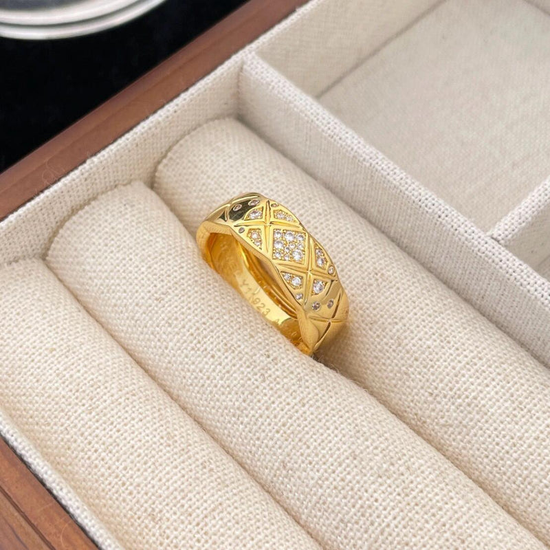 yellow gold COCO quilted diamond ring