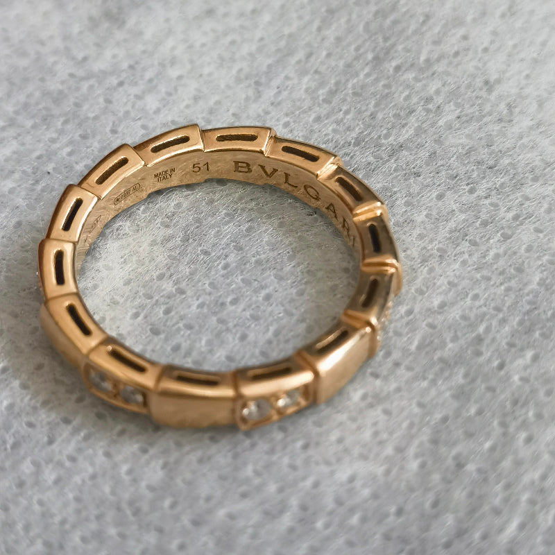 Snake Coil Ring with Alternating Diamonds