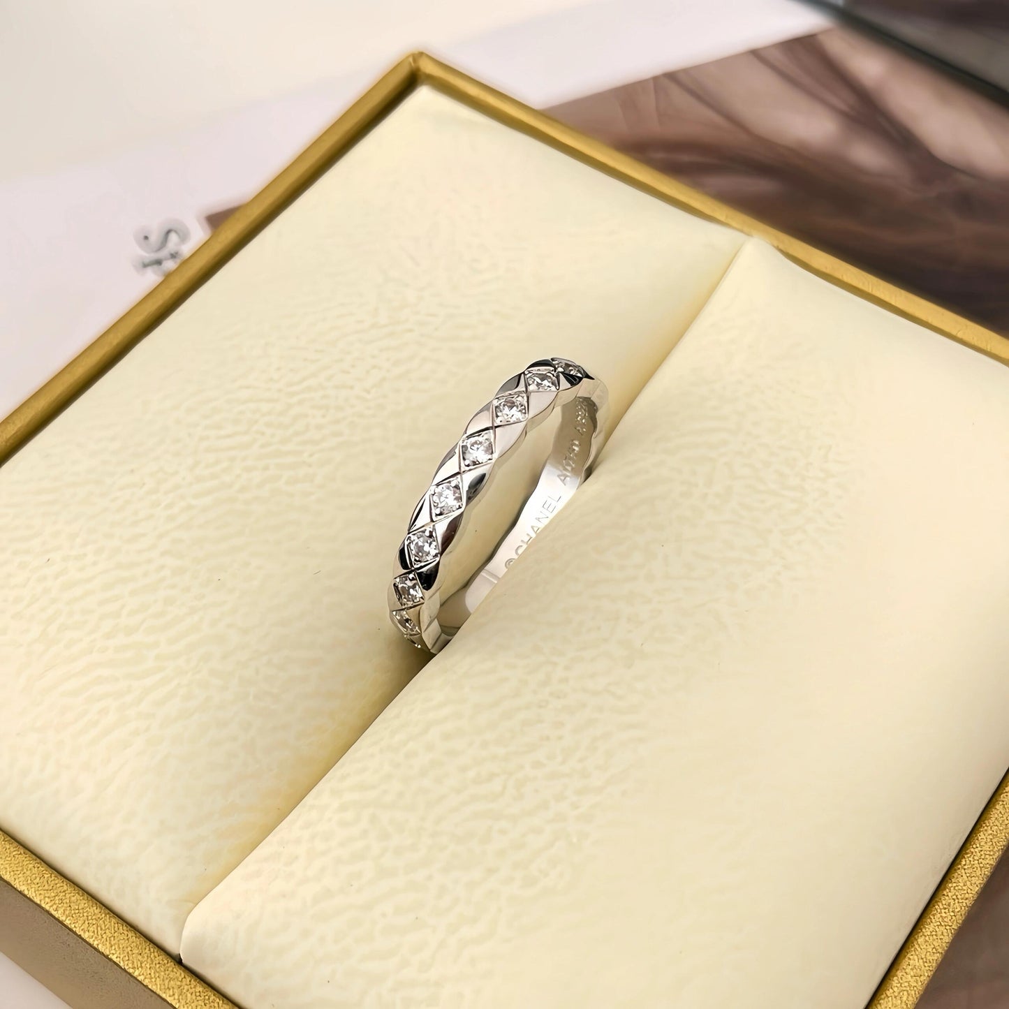 white gold COCO quilted diamond ring mini band