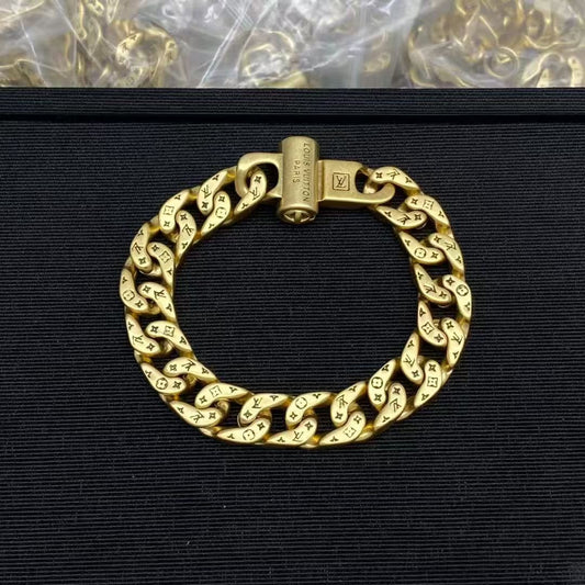 Bold Cuban Link Bracelet Chunky Gold Chain for a Statement Look