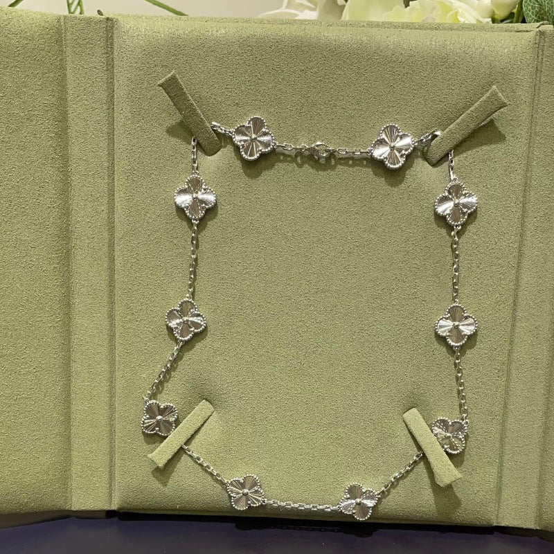 Classic clove necklace 10 motifs white gold