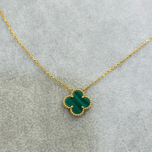 Classic clover pendant