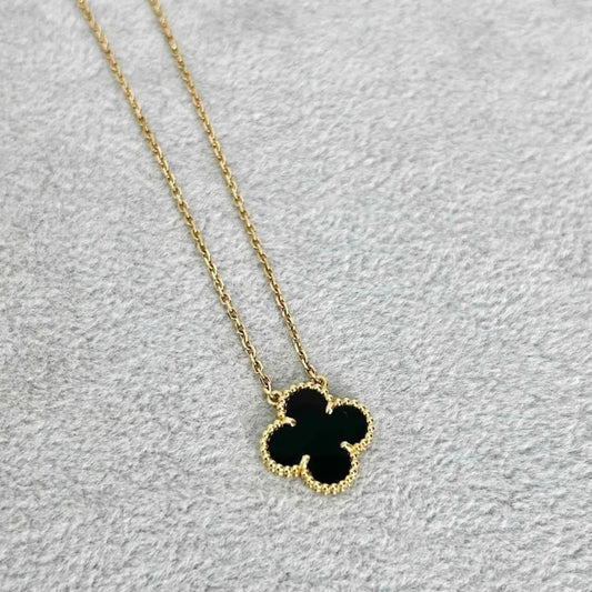 Classic clover pendant necklace