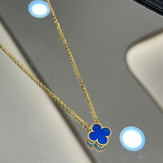 Classic clover pendant necklace