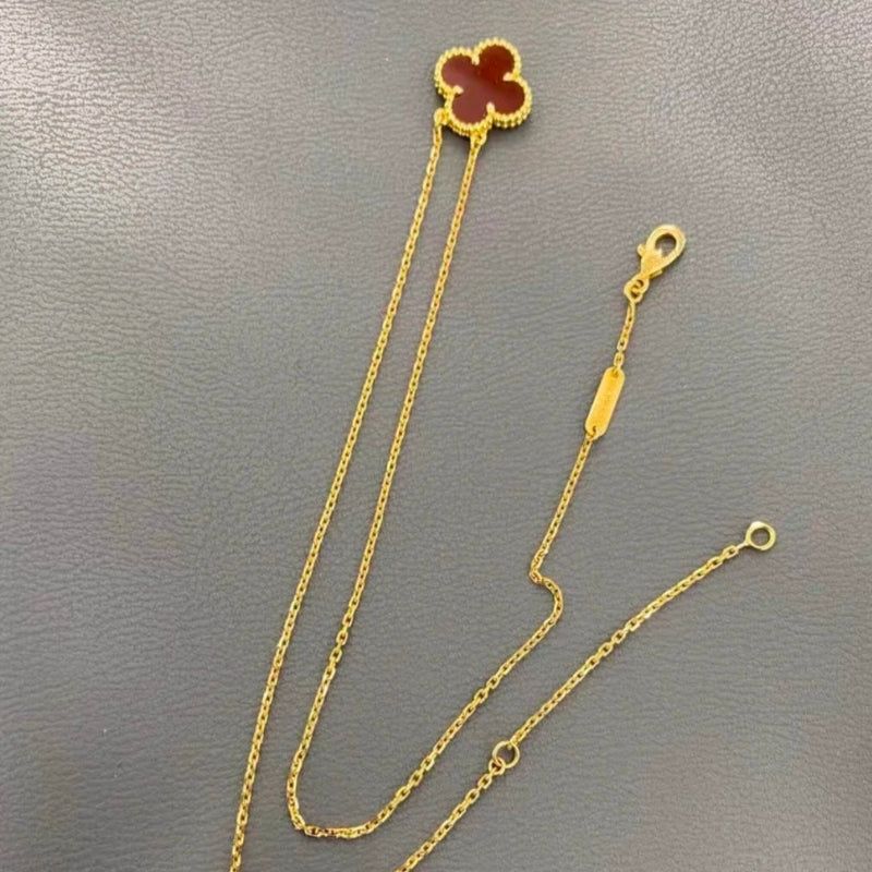 Classic clover pendant necklace