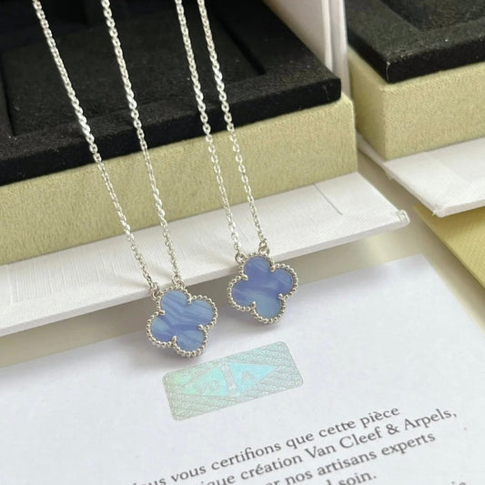 Classic clover pendant necklace