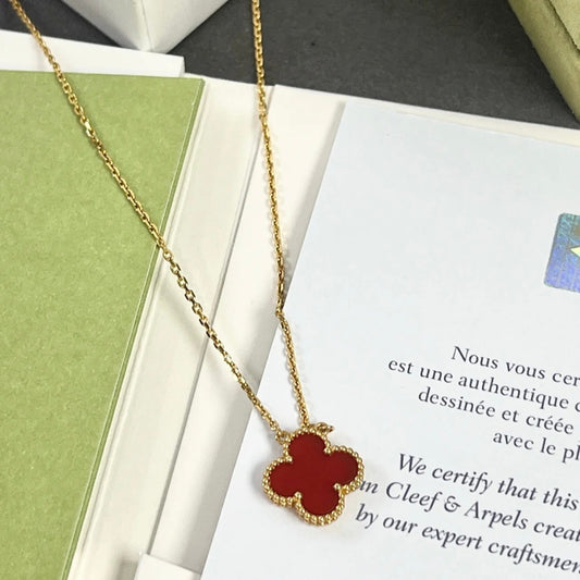 Classic clover pendant necklace