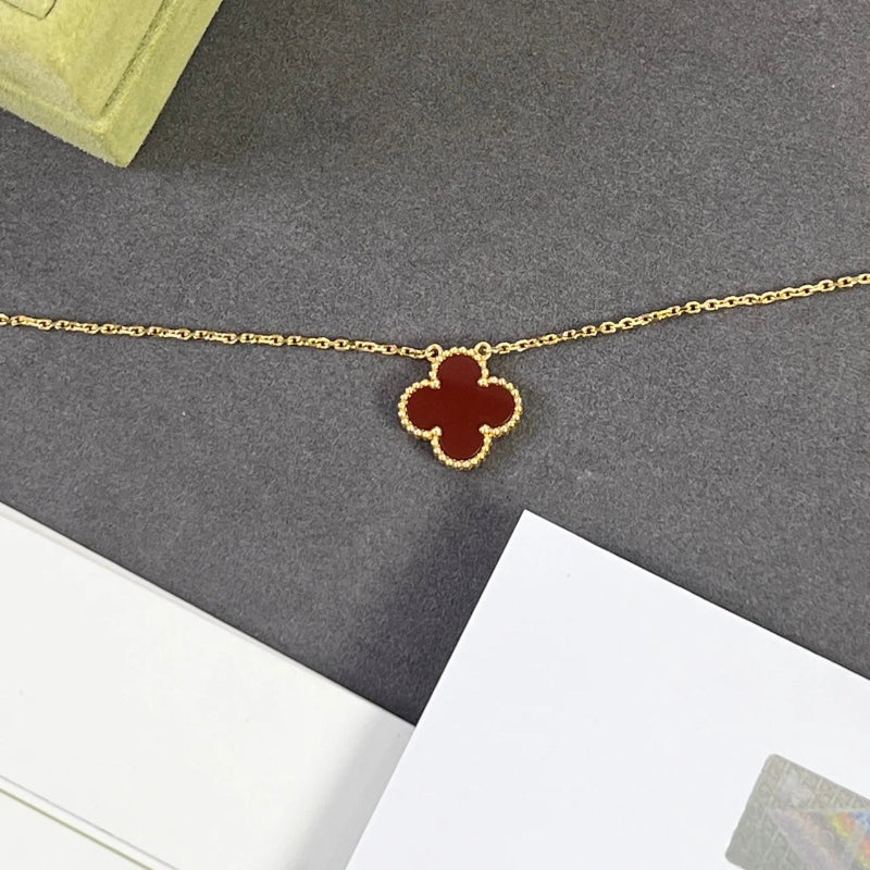 Classic clover pendant necklace