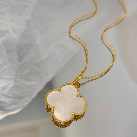 Classic clover pendant necklace